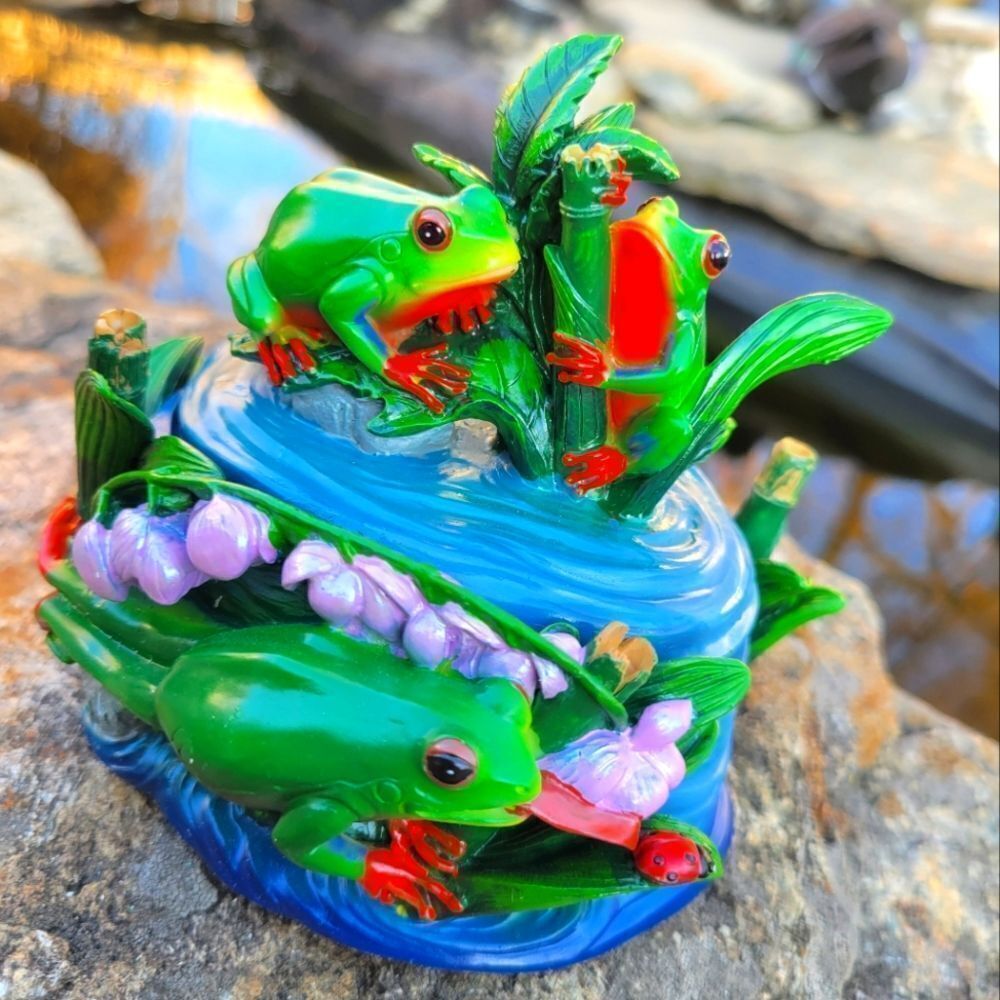 Frog Handpainted Trinket Box‎